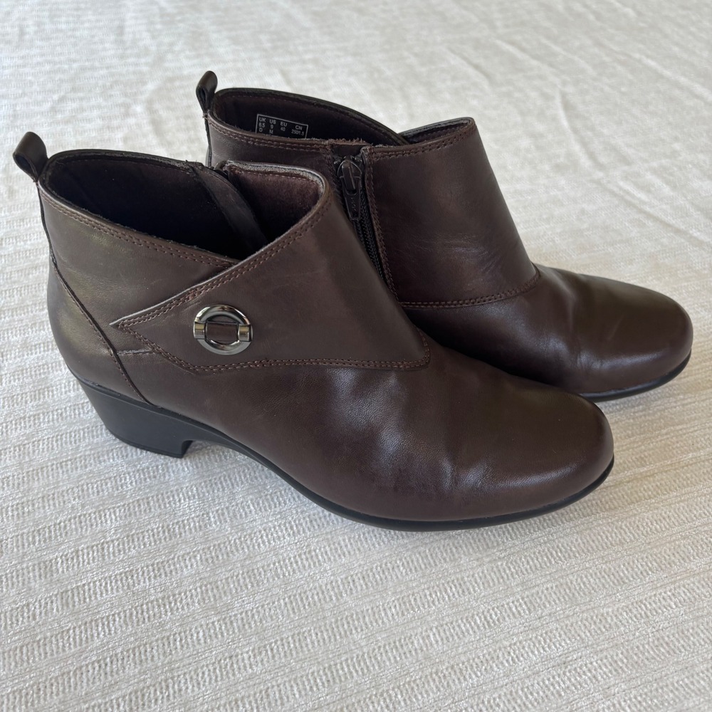 Clarks Brown Leather Ankle Boots Side Zip Low Block‎ Heel Booties Womens 9 M